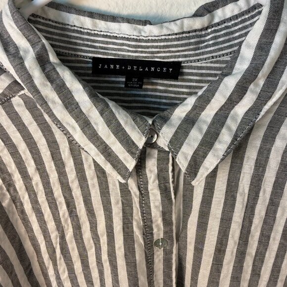 Jane & Delancey Womens 10 Shirt Blouse Tunic Gray White Stripe Button 2X Preppy - Picture 2 of 9